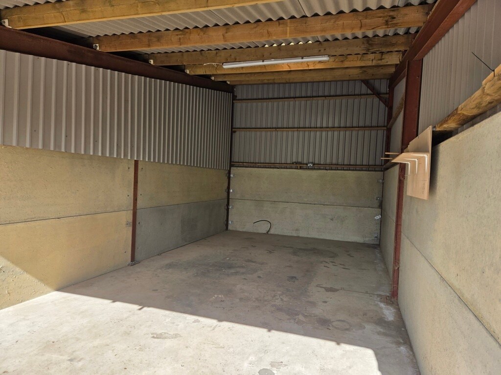 Oare, Cold Ash to rent Interior Photo- Image 1 of 3