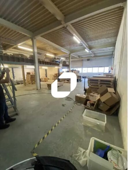 Office in Noisy-le-Grand to rent - Interior Photo - Image 2 of 4