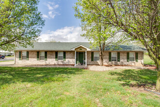 118 Krause Dr, Jerseyville, IL for sale Primary Photo- Image 1 of 38