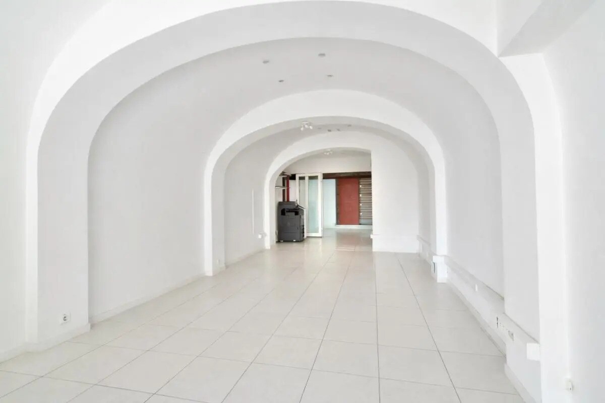 Retail in Sainte-Maxime for sale Interior Photo- Image 1 of 10