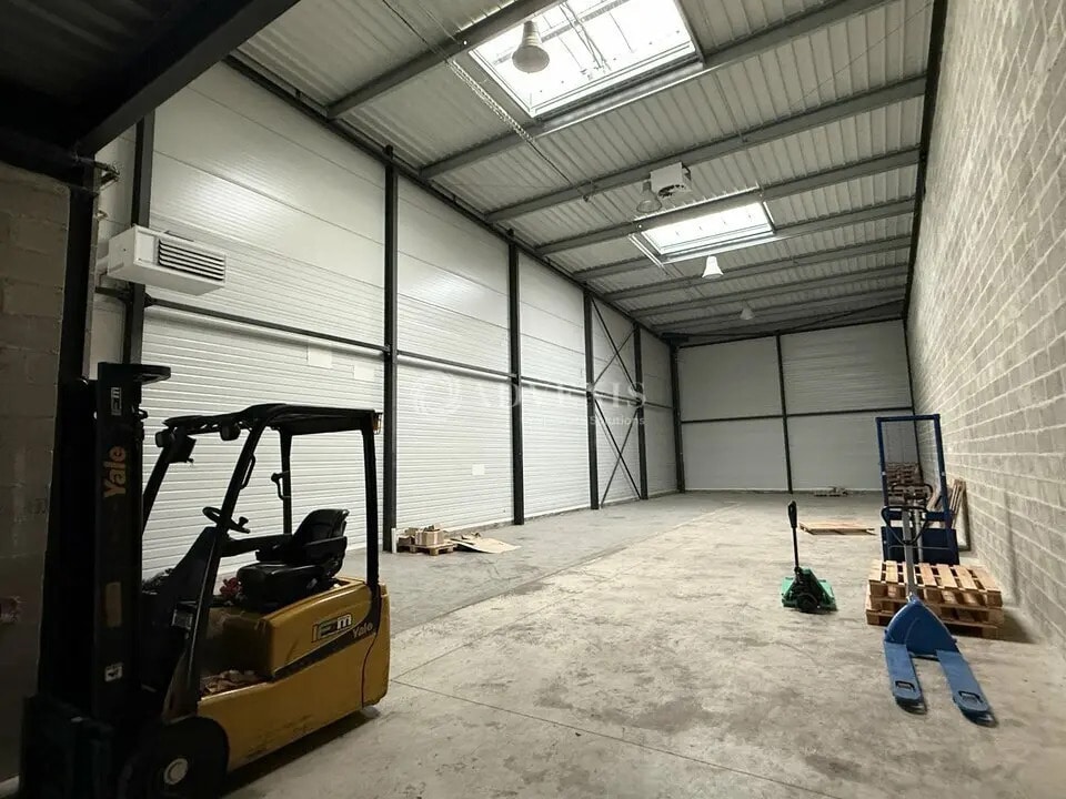 Location Local d'activités 417 m² - Photo 1