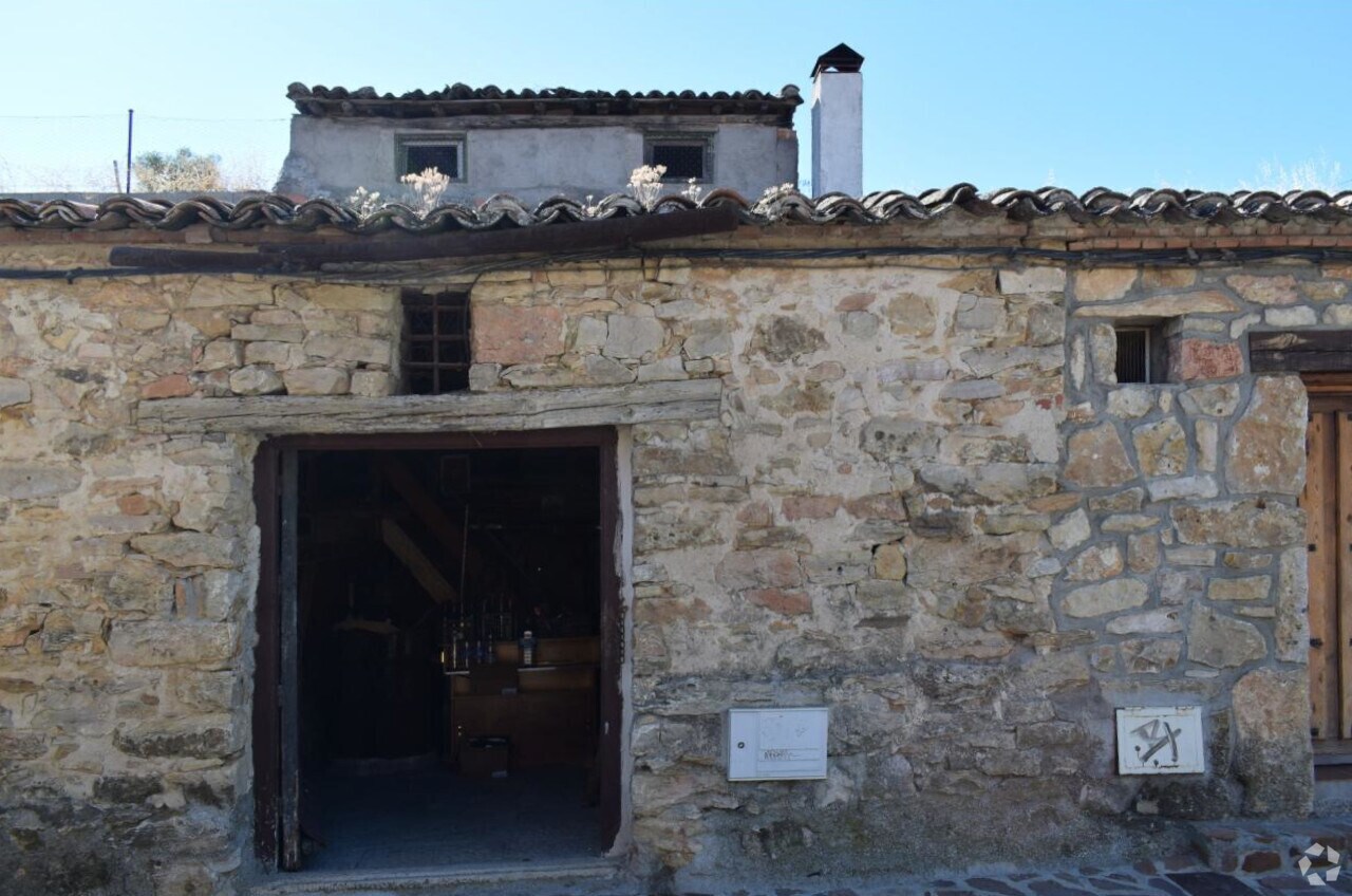 Retail in El Molar, Madrid for sale Primary Photo- Image 1 of 7