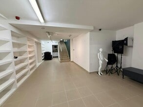 9-15 Umberston St, London to rent Interior Photo- Image 2 of 3