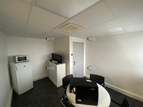 Light Industrial in Sainte-Geneviève-des-Bois for sale Interior Photo- Image 1 of 4