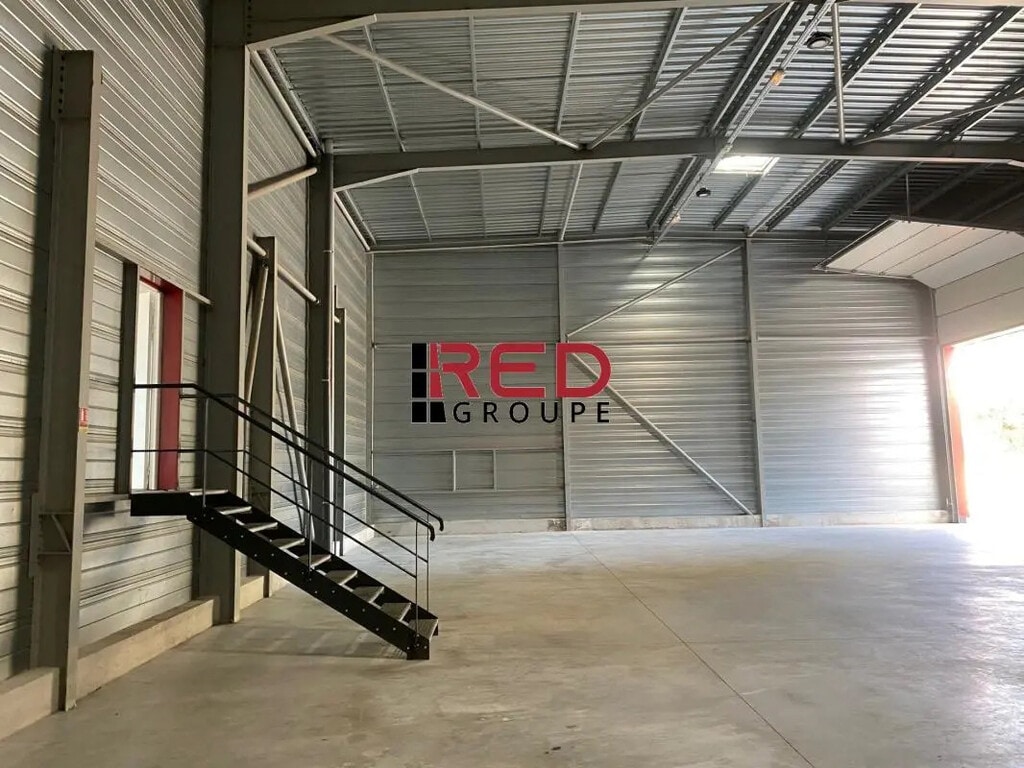 Location Entrepôt 470 m² - Photo 1