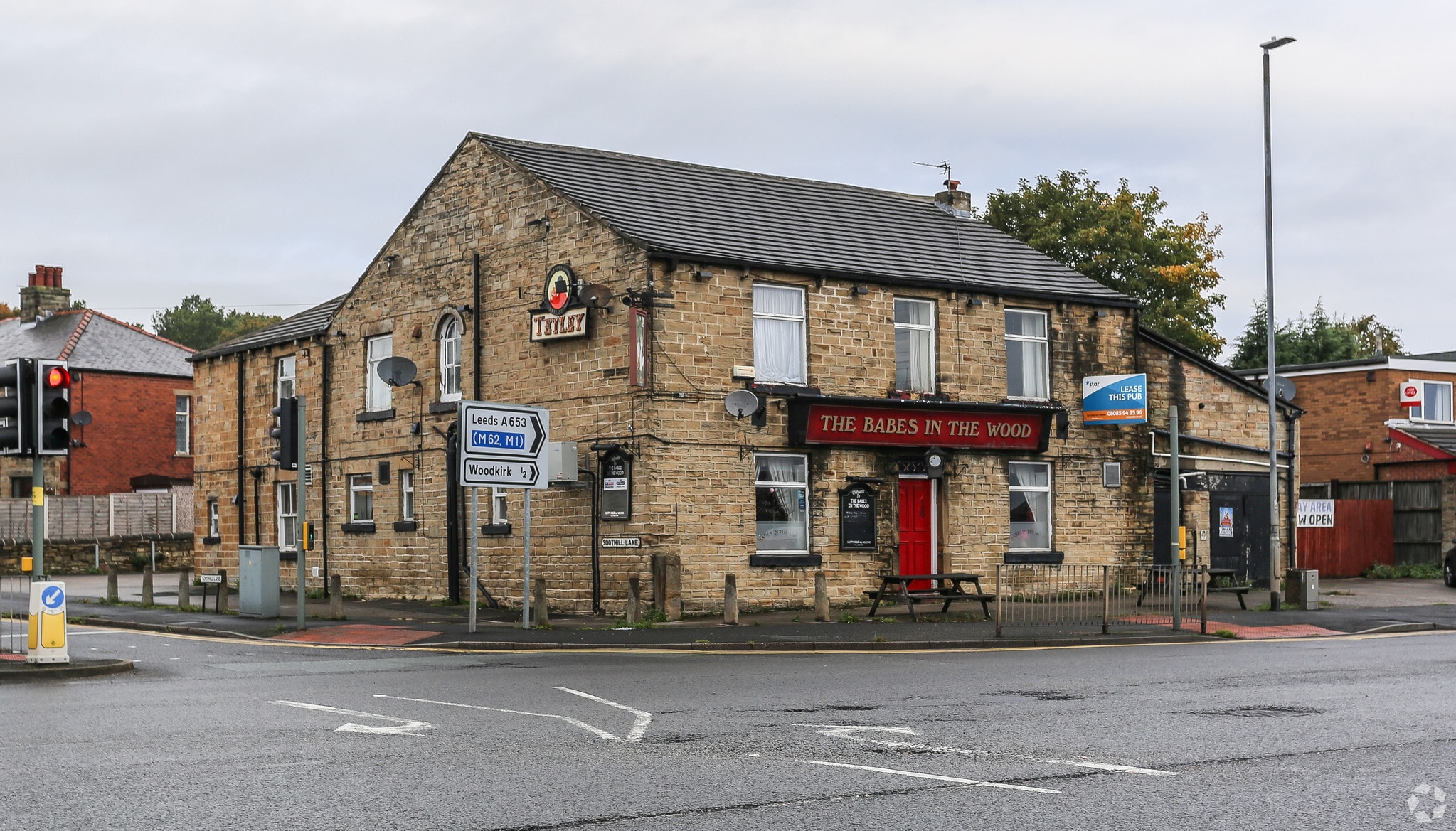 1039 Leeds Rd, Dewsbury for sale Primary Photo- Image 1 of 1