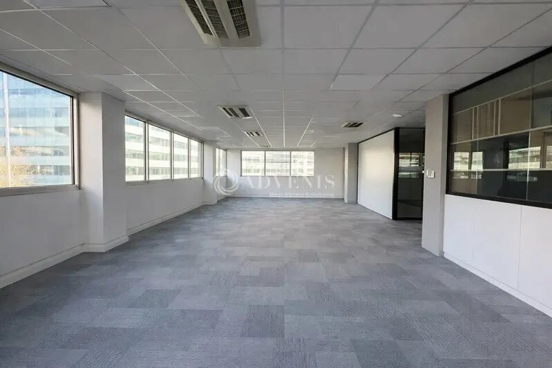 Office in Issy-les-Moulineaux to rent - Interior Photo - Image 2 of 10