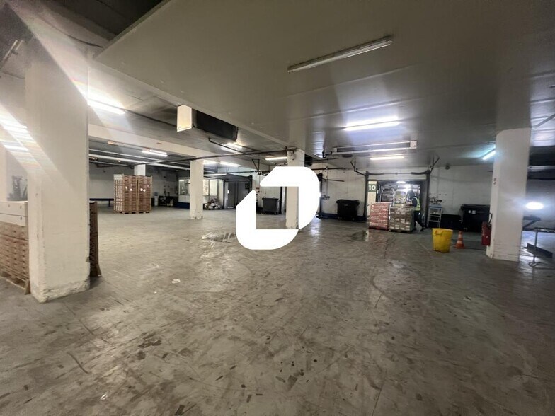 Industrial in Thiais to rent - Building Photo - Image 3 of 11