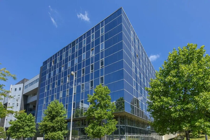 Office in Cergy to rent - Building Photo - Image 3 of 11