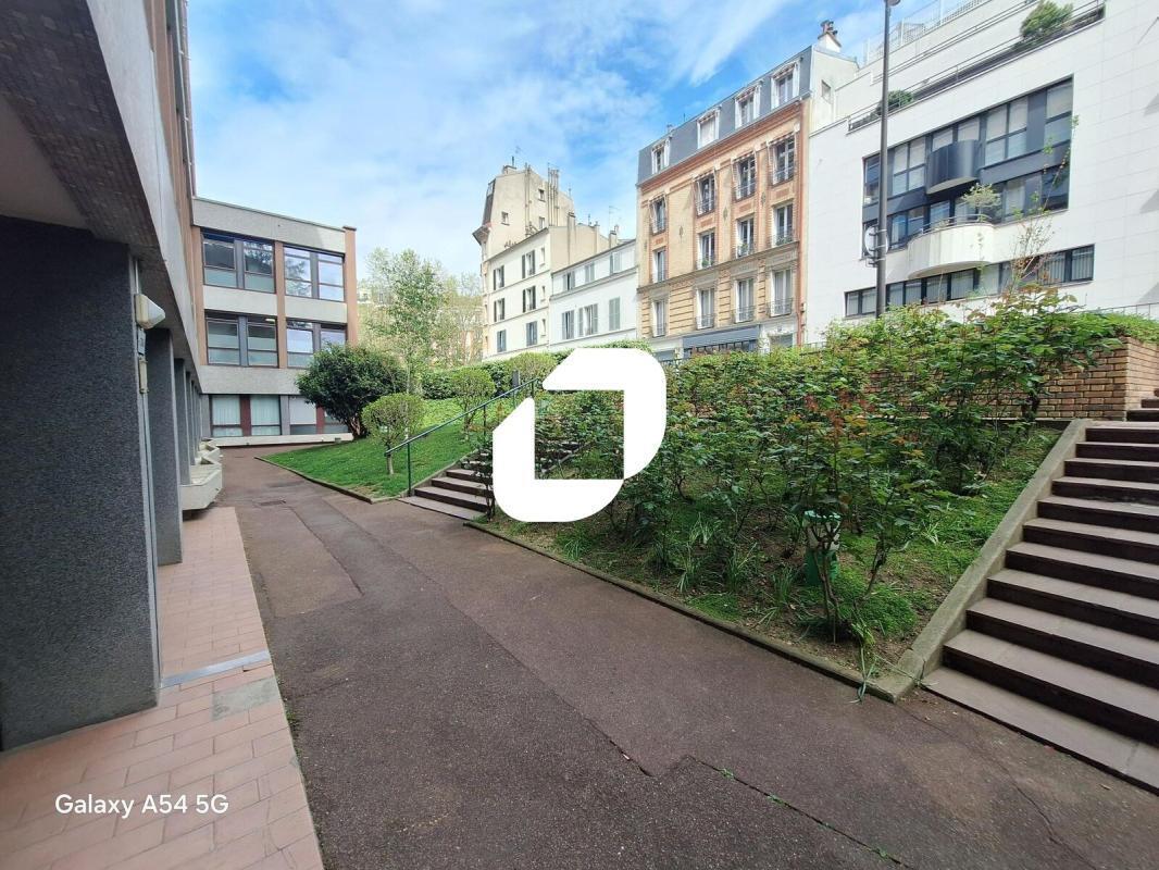 Office in Boulogne-Billancourt to rent Building Photo- Image 1 of 5