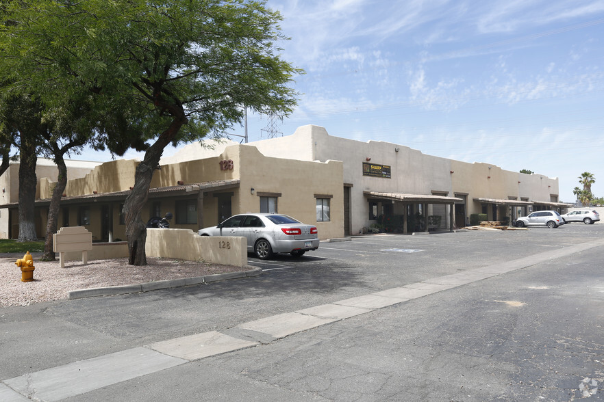 128 W Boxelder, Chandler, AZ for rent - Building Photo - Image 2 of 8