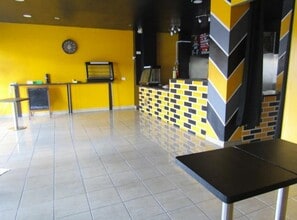 45-61 Jackson Rd, Clacton On Sea to rent Interior Photo- Image 2 of 5