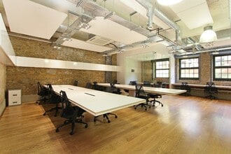 214 Bermondsey St, London to rent Building Photo- Image 1 of 5