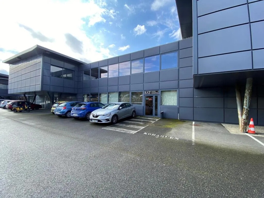 Location Bureaux 211 m² - Photo 1