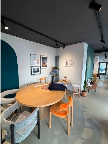 Retail in Paris to rent - Building Photo - Image 2 of 5