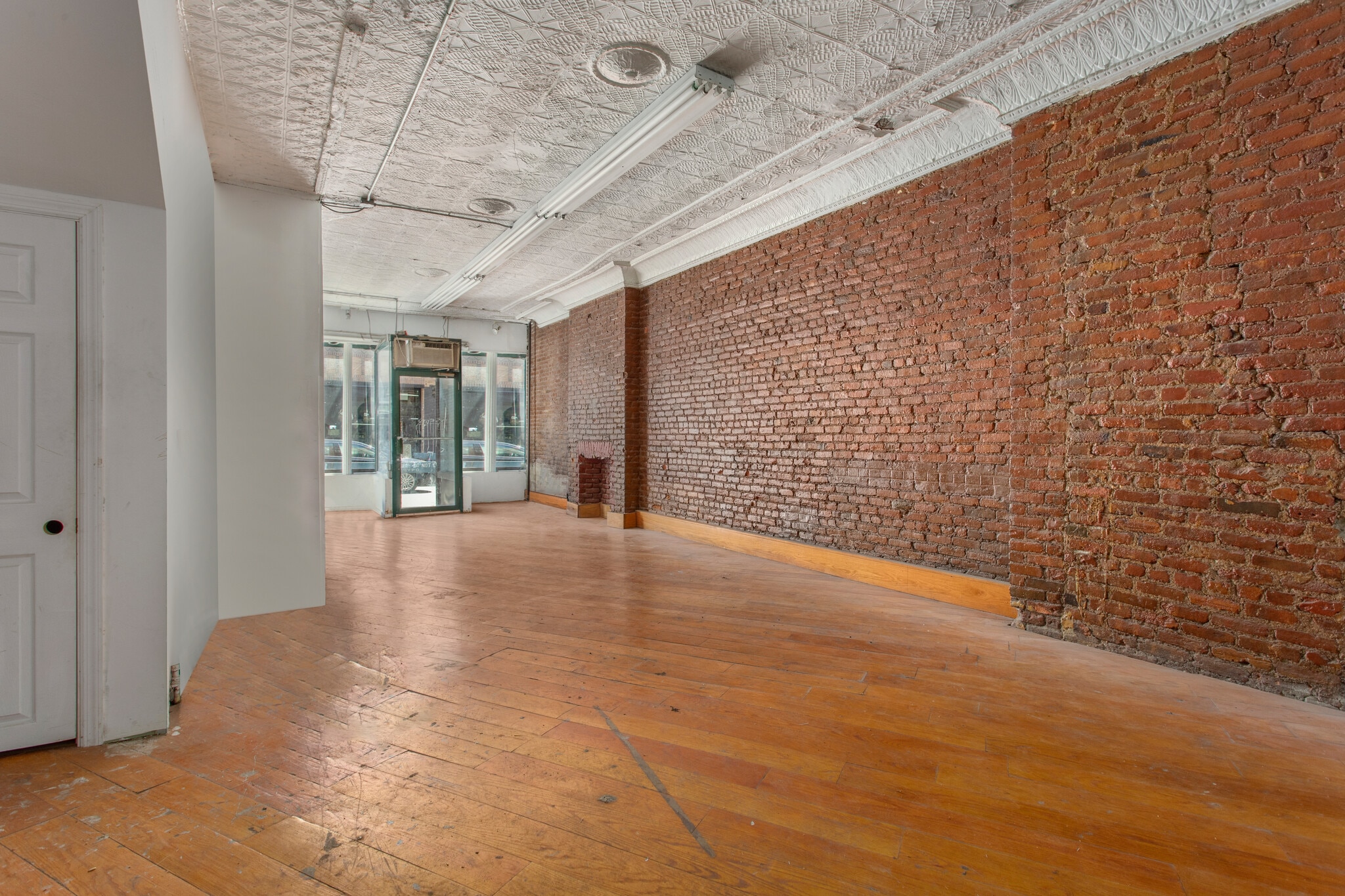 306 Bleecker St, New York, NY to rent Interior Photo- Image 1 of 12