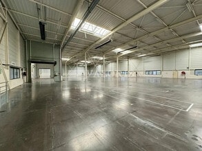 Light Industrial in Saint-Priest to rent Interior Photo- Image 2 of 4