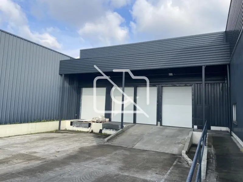 Industrial in Combs-la-Ville to rent Building Photo- Image 1 of 14