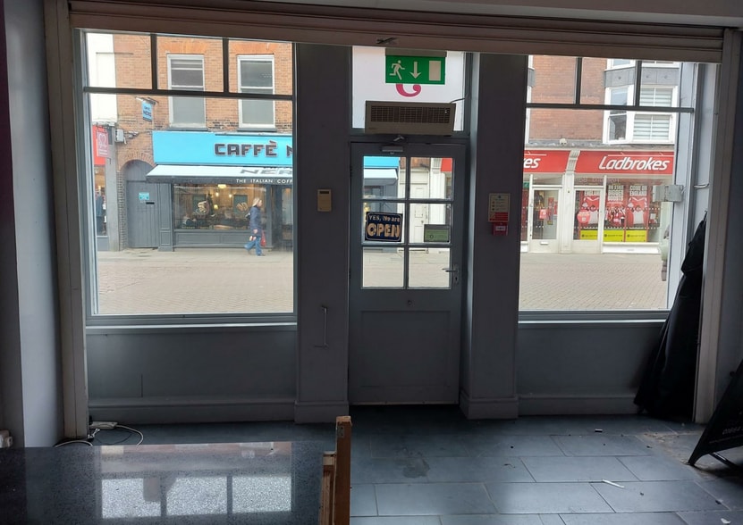 5 Market Pl, Melton Mowbray to rent - Interior Photo - Image 2 of 4