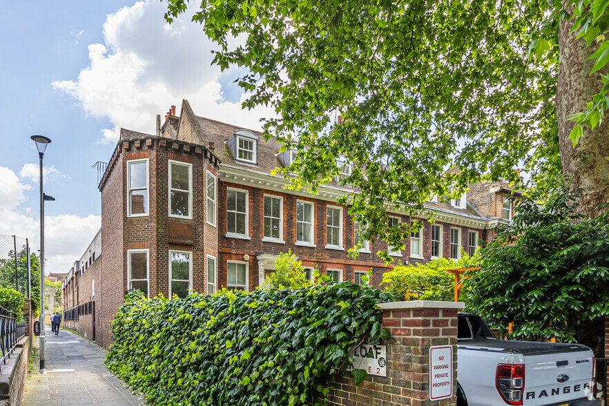 18 Victoria Park Sq, London to rent - Building Photo - Image 2 of 9