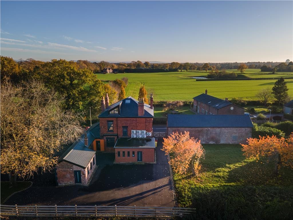 Mill Ln, Alderley Edge to rent Building Photo- Image 1 of 2