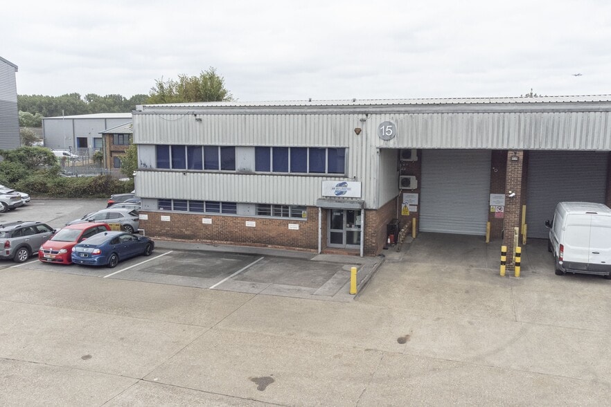 Poyle Rd, Slough to rent - Building Photo - Image 1 of 3