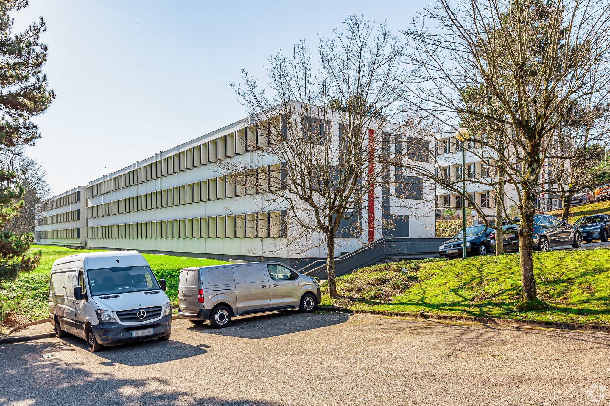 Office in Écully for sale Primary Photo- Image 1 of 3