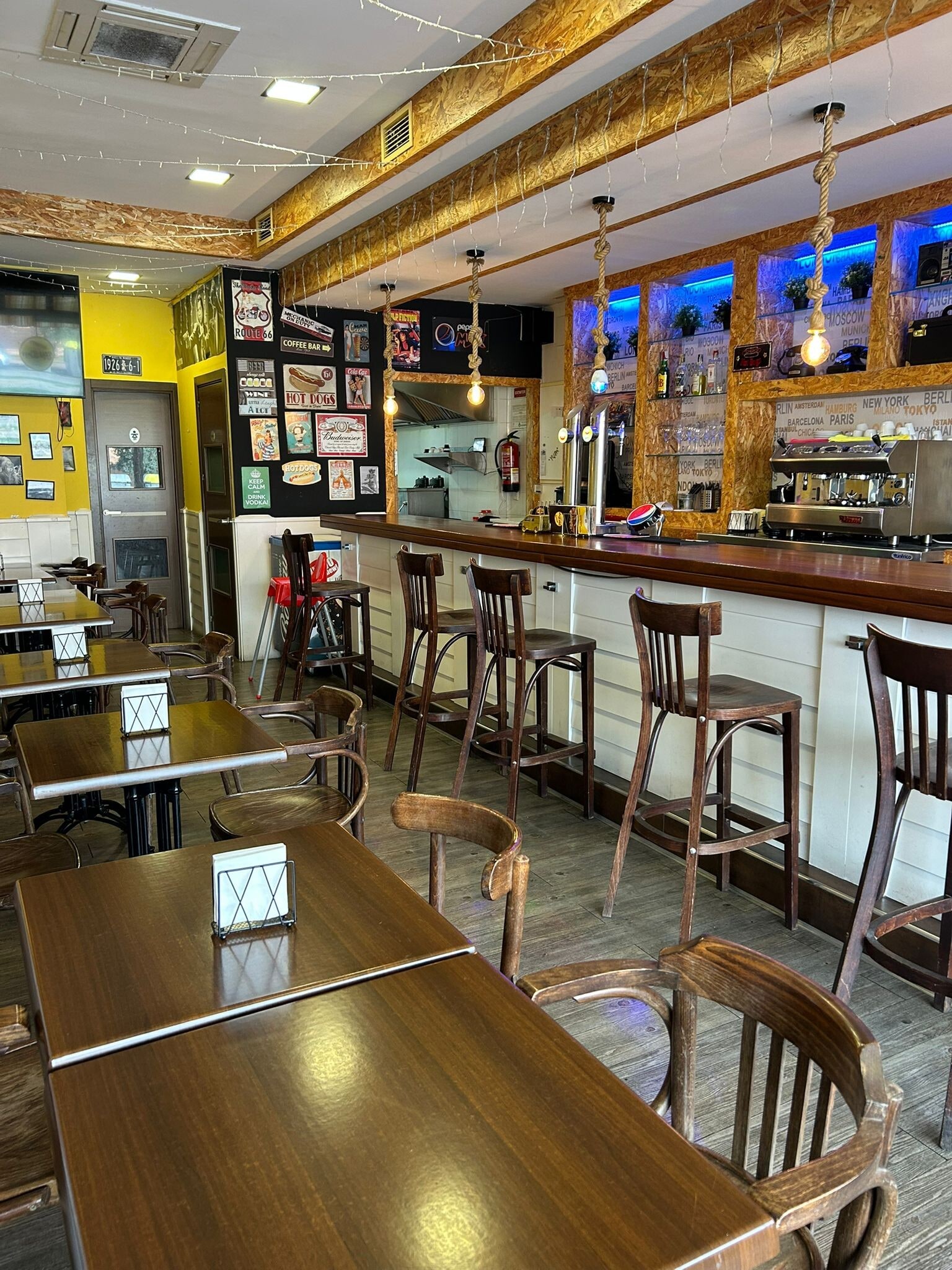 Retail in Parla, Madrid to rent Interior Photo- Image 1 of 6