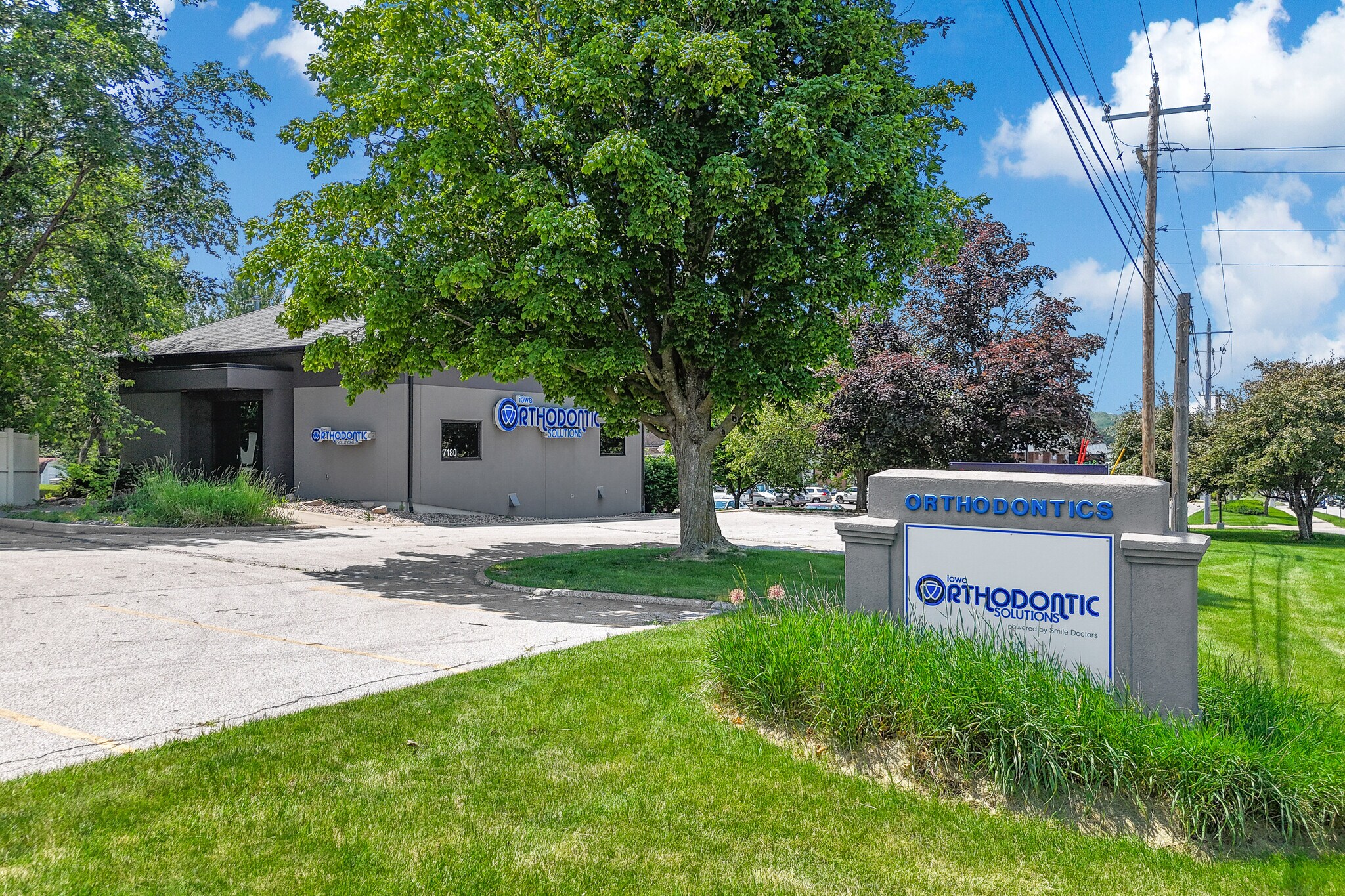 7180 Hickman Rd, Windsor Heights, IA to rent Building Photo- Image 1 of 22