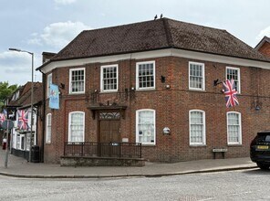 32 High St, Gerrards Cross to rent Building Photo- Image 1 of 3