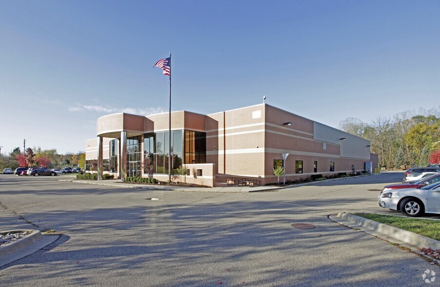 27475 Meadowbrook Rd, Novi 48377 UK