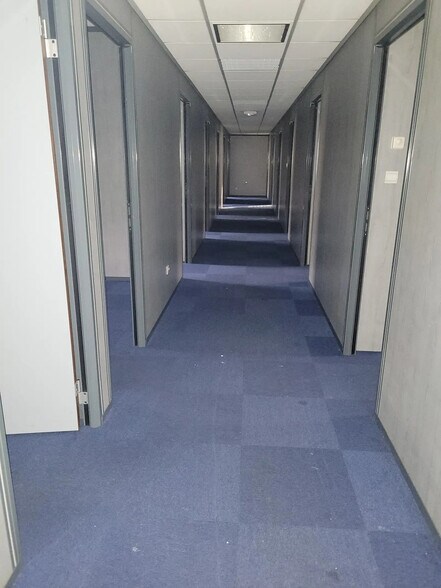 Office in OULLINS-PIERRE-BÉNITE to rent - Interior Photo - Image 3 of 3