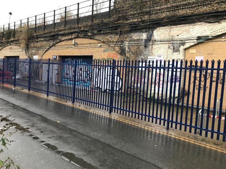 Pedley St, London to rent - Building Photo - Image 2 of 6