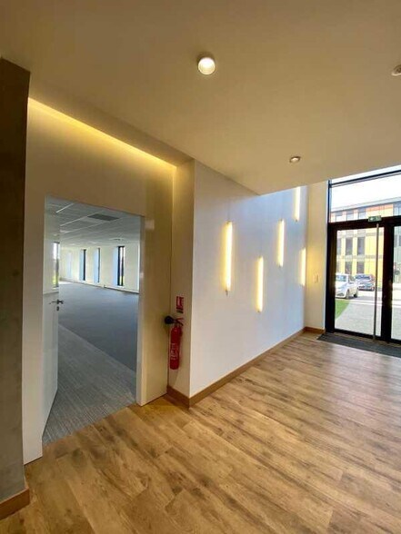 Office in Lesquin to rent - Lobby - Image 2 of 7