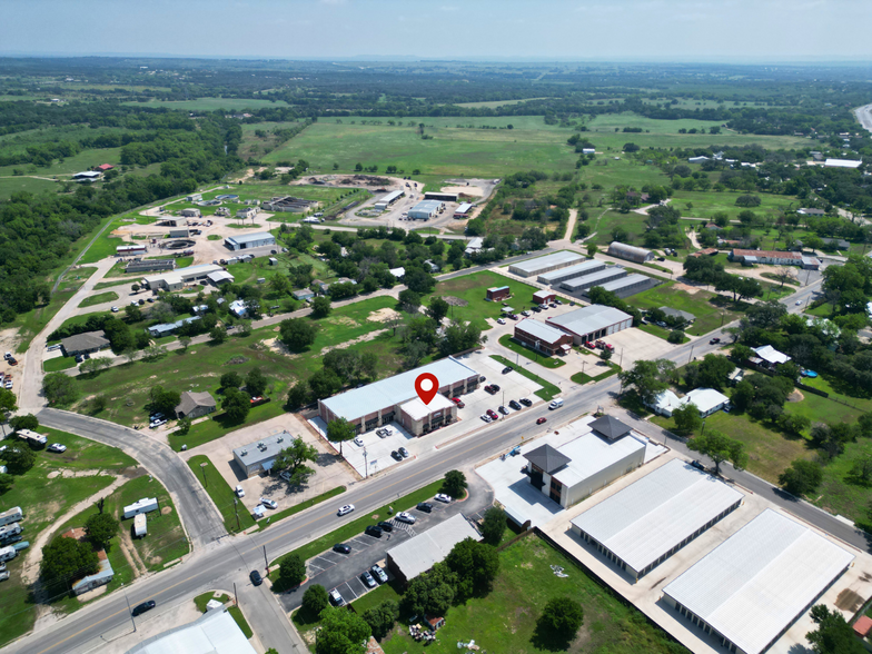 1009 E 4th St, Lampasas, TX for rent - Building Photo - Image 3 of 13