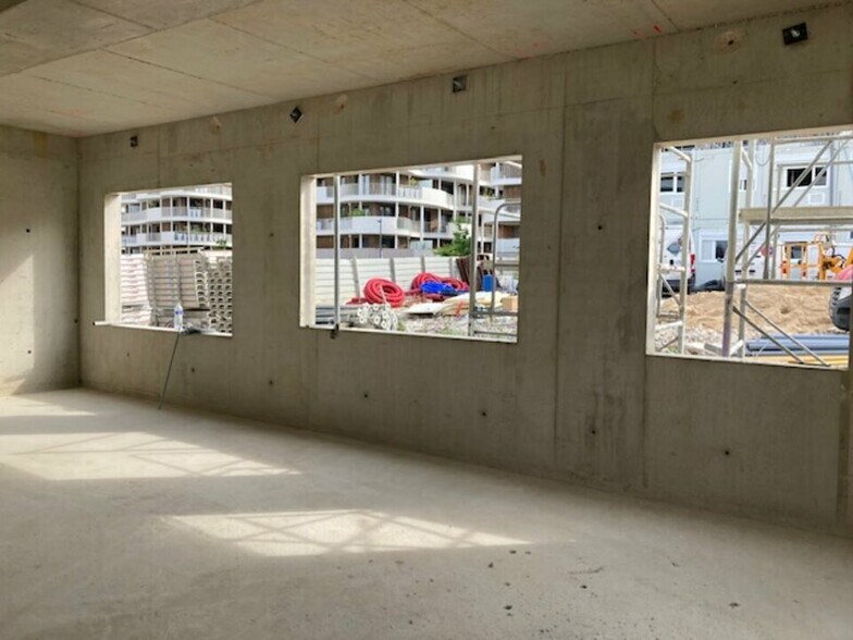 Retail in Noisy-le-Grand to rent - Construction Photo - Image 2 of 7