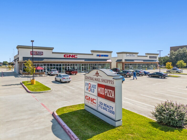 Central Mall Shoppes portfolio of 2 properties for sale on LoopNet.co.uk - Building Photo - Image 1 of 3