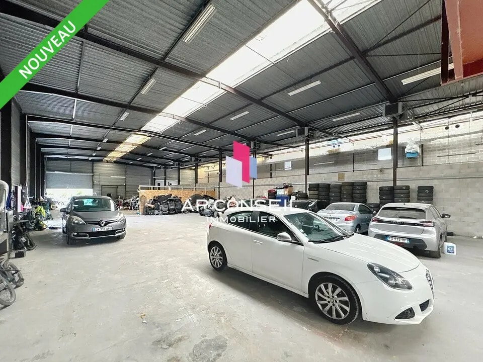 Industrial in Porcheville for sale Building Photo- Image 1 of 6