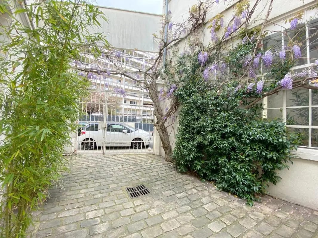 Office in Boulogne-Billancourt for sale Building Photo- Image 1 of 11