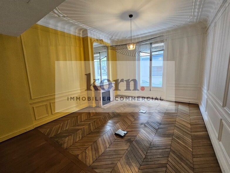 Office in Paris for sale - Interior Photo - Image 3 of 10