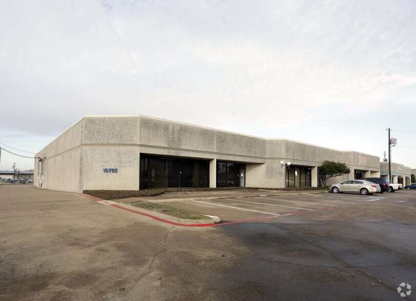 10755 Sanden Dr, Dallas, TX for rent - Building Photo - Image 3 of 5