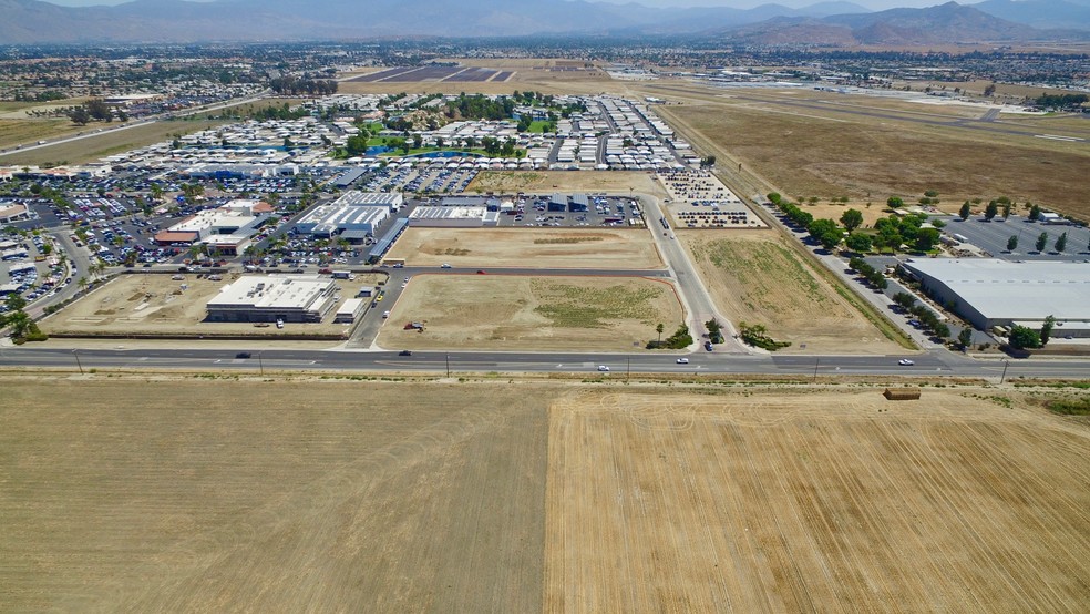 Warren Rd & Auto Mall Dr, Hemet, CA for sale - Aerial - Image 2 of 5