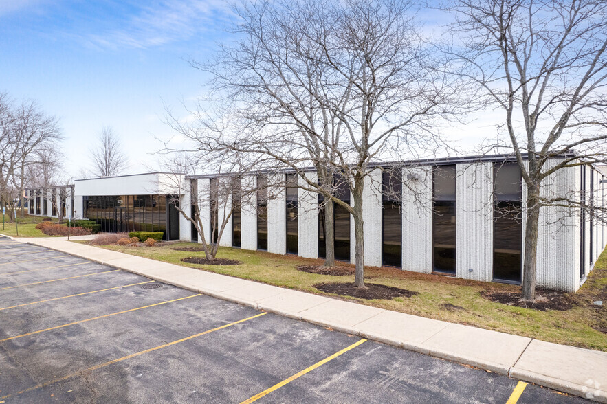 2775 Shermer Rd, Northbrook, IL for rent - Building Photo - Image 1 of 24