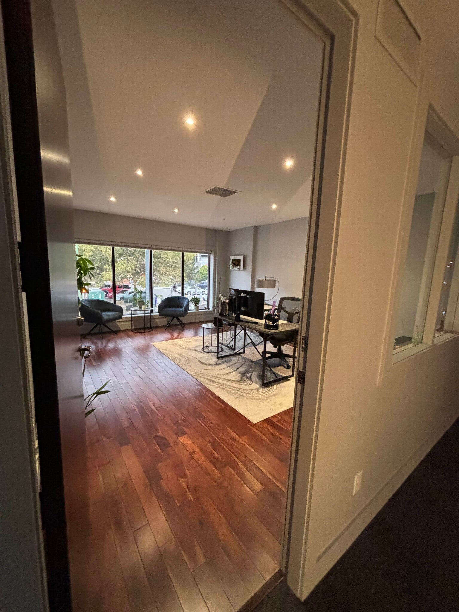 1455 Ellis St, Kelowna, BC to rent Interior Photo- Image 1 of 3