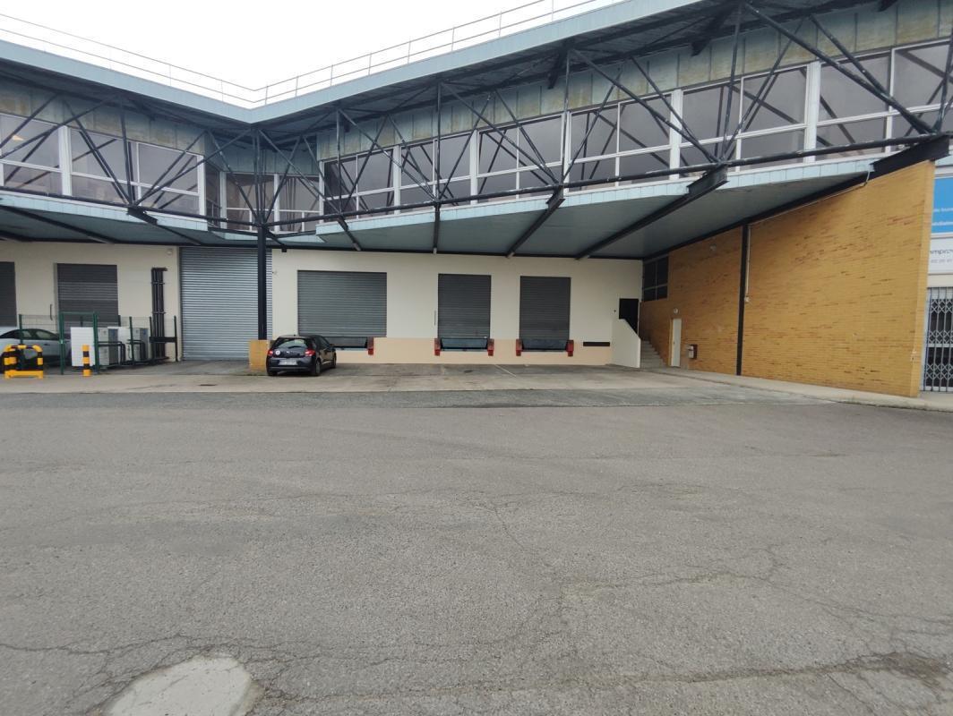 Industrial in Morangis to rent Building Photo- Image 1 of 13