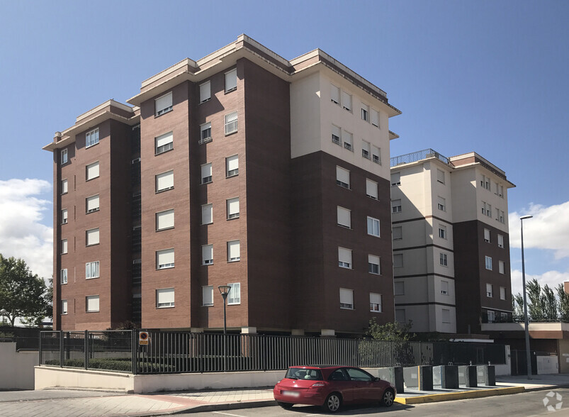 Calle De Ernesto Che Guevara, 11, Fuenlabrada, Madrid for rent - Building Photo - Image 1 of 2