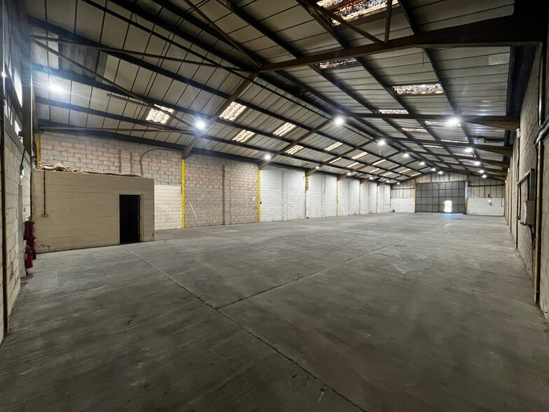 1-5 Link Rd, Westbury to rent - Building Photo - Image 2 of 3