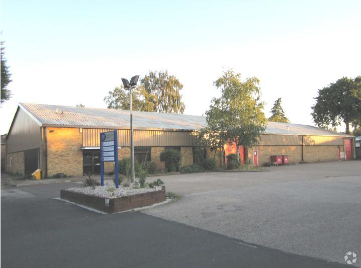 111 Chertsey Rd, West Byfleet, KT14 7AX UK