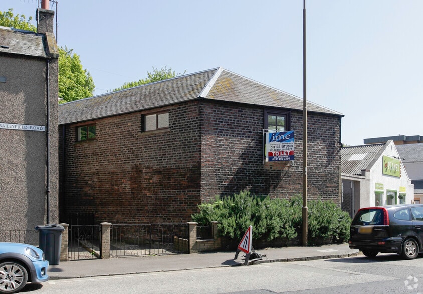 38 Baileyfield Rd, Edinburgh to rent - Building Photo - Image 2 of 4