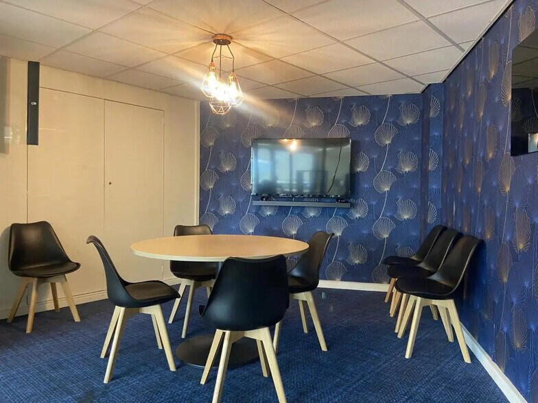 Office in Saint-Cloud for sale - Interior Photo - Image 1 of 5